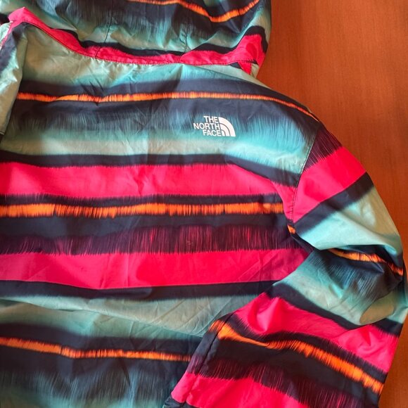 Northface Windbreaker NEW Size Youth 18/20 Women's small/medium Lightweight - Picture 3 of 5